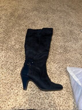 Women’s Navy Suede low heel knee Boots
